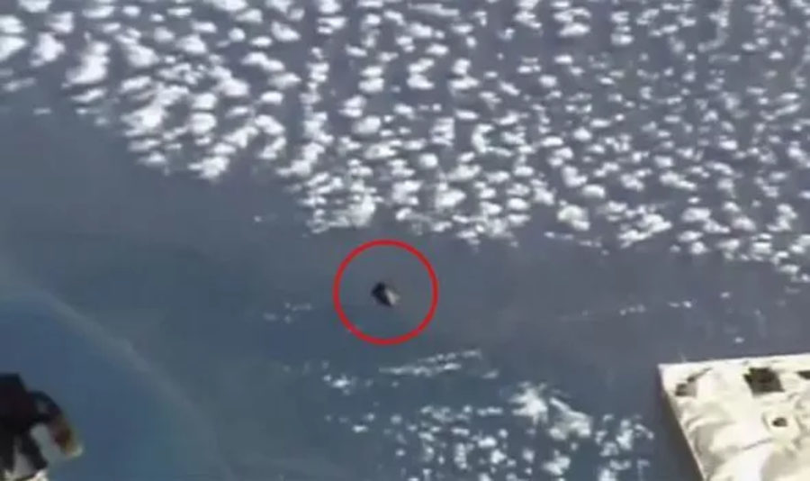 Los oficiales de la NASA se desconcertaron después de que las cámaras captaron un OVNI en la ISS por más de 20 minutos.
