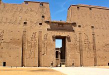 Un templo con el diseño de una computadora en el Antiguo Egipto