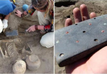 Arqueólogos descubren un artefacto similar a un teléfono inteligente en una tumba de 2.100 años de antigüedad